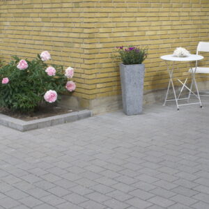 Belægning med bondesten 14x21 cm til terrasse og havegang